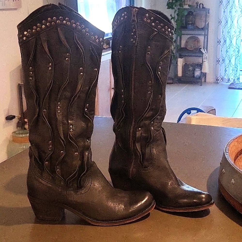 RARE Beautiful leather boots